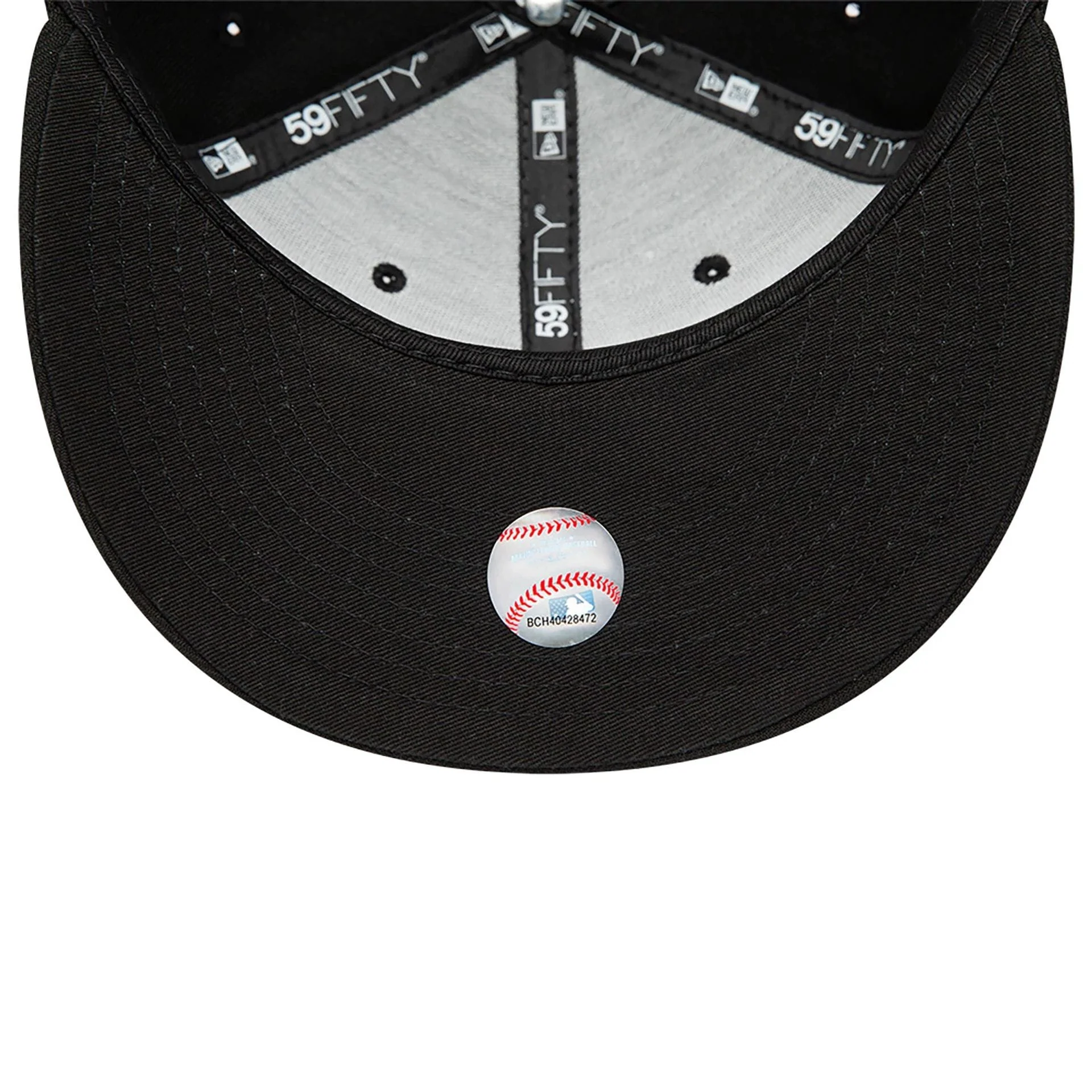 Detroit Tigers MLB Black on Black 59FIFTY Fitted Cap - Image 2