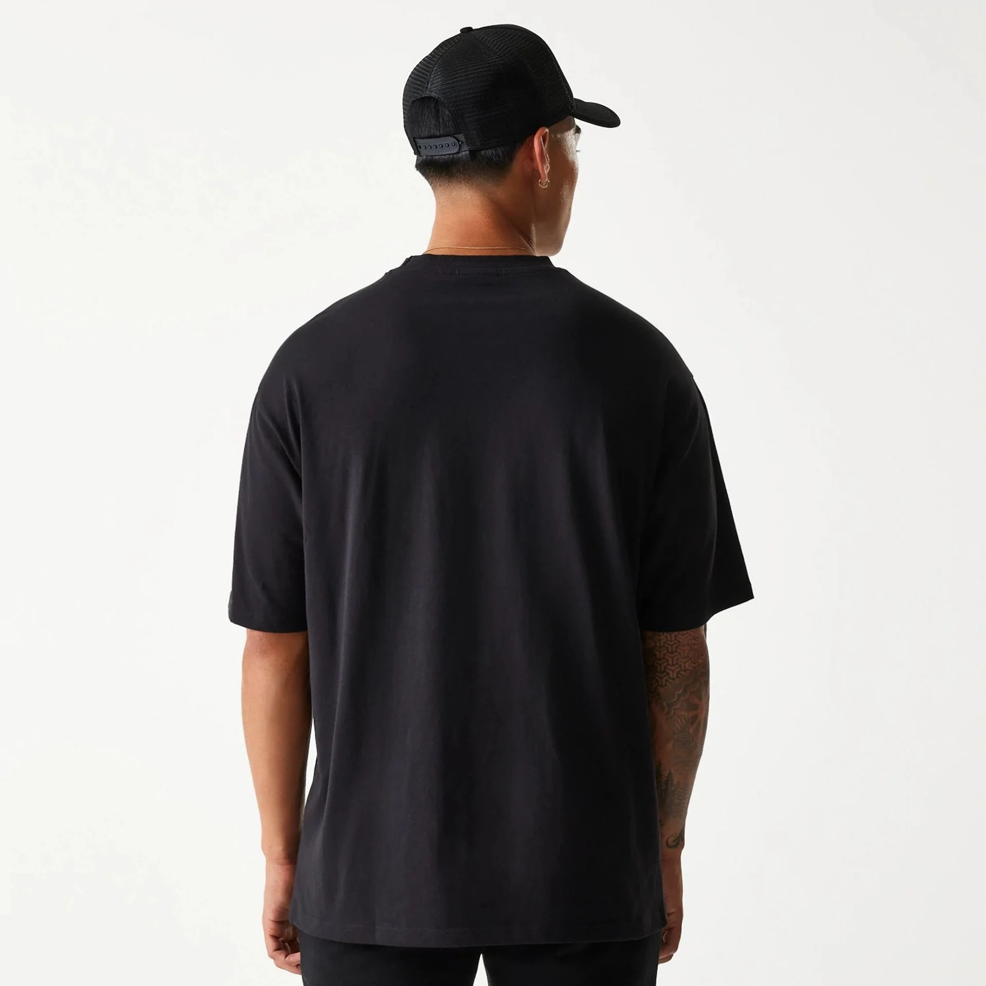 New Era Crest Black Oversized T-Shirt - Image 2